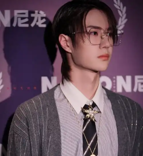 王一博我高冷穿不了汉服,造型师你ok的,结果帅成翩翩公子