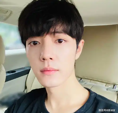 肖战发表漫画表情包并表示不减肥了吃面包去粉丝心疼让多吃点