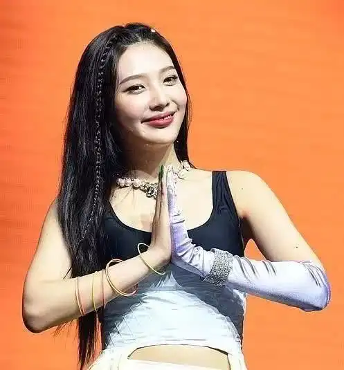 害明明就是有点肉的女孩子更讨人喜欢呀