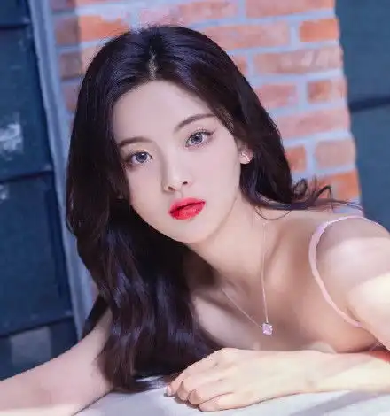 组图友谊长存吴宣仪卡点为杨超越庆生晒俩人合照超养眼