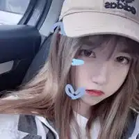 盘腿的女生头像戴帽子网图女生戴帽子盘腿坐的头像