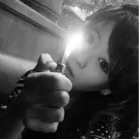 谁有带打火机火苗的女生头像