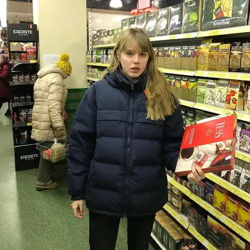 世人皆罪你与我同谋清新冷酷佛系欧美女生头像