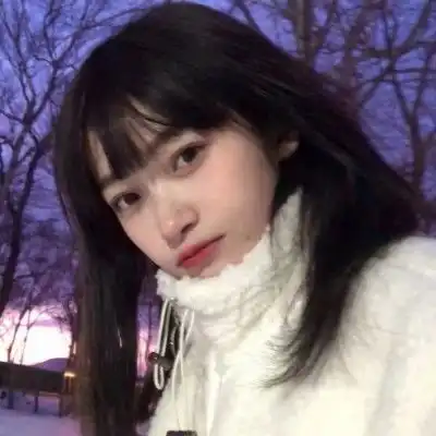 网易云热评高中最后一天的课结束了,放学的时候下了好大好大的雨,一个