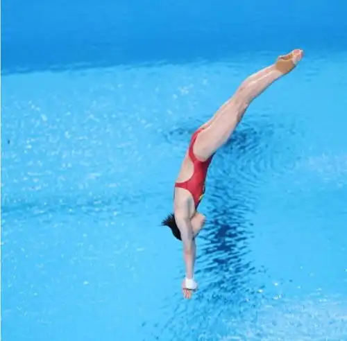 网红女生头像双人跳水世