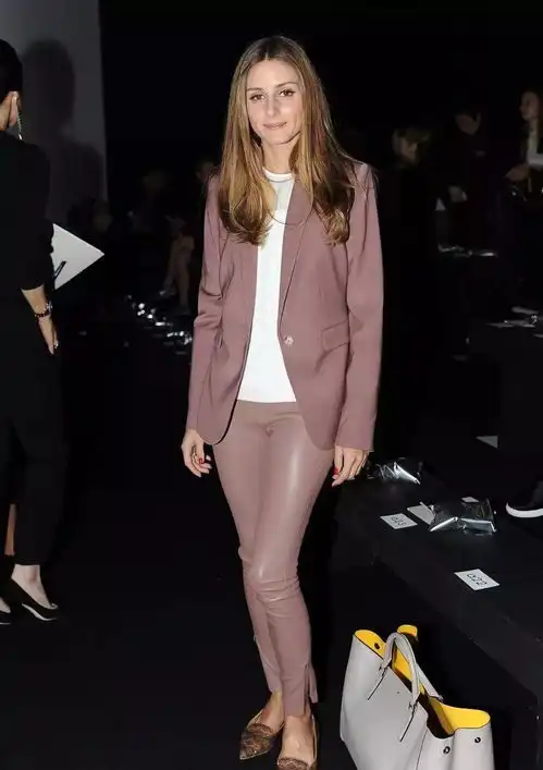 通勤穿搭这一身,浪漫满分,端庄不减pinksuit