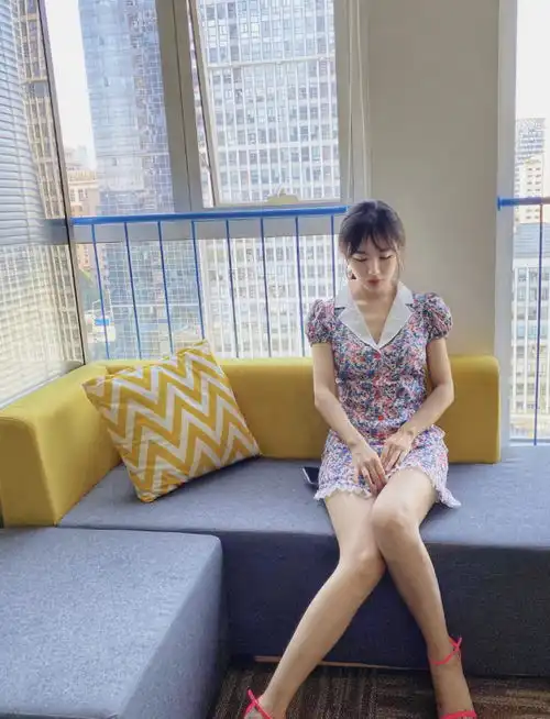 有种女团身材叫李菲儿,穿碎花裙显姣好身姿,难怪是黄晓明前女友
