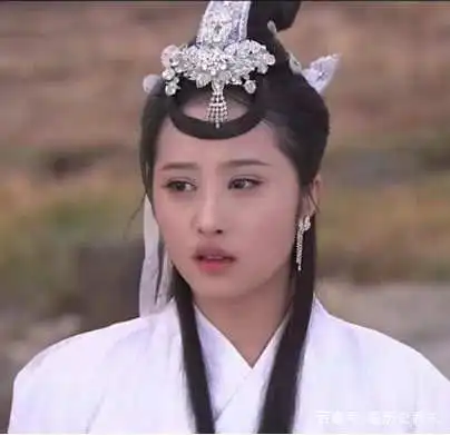 猪八戒被贬凡间另有原因,嫦娥只是宫女,而广寒宫真正的主人是她