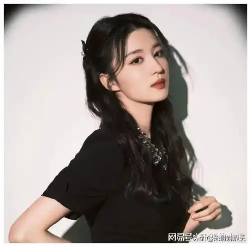 刘亦菲狼尾造型撞脸王楚然神似刘诗诗高贵冷艳短发美又出新高度