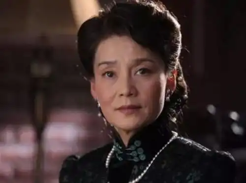 朱军一生都追不到的女人,32岁离婚后看破红尘,66岁一心向佛