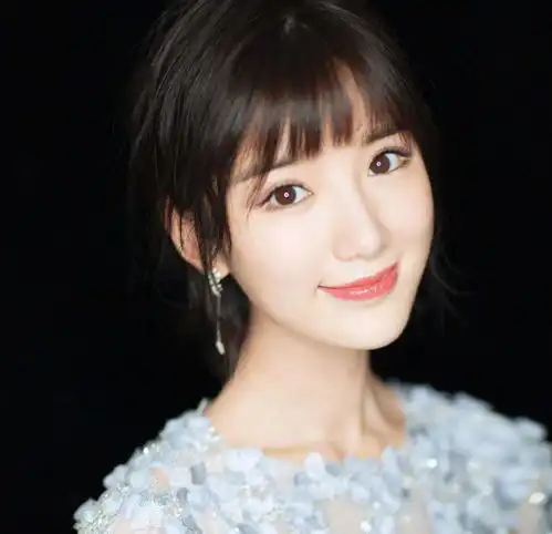 毛晓彤最惨,刚出生被扔进垃圾桶,父亲还有脸来索取赡养费