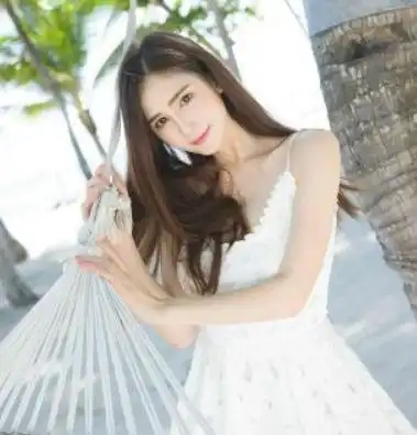紧身裙,凸显女性独有的曲线美,把美与性感尽情洒脱