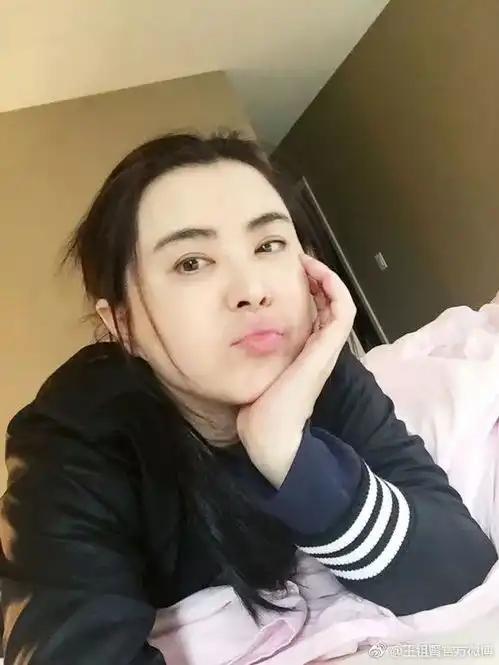 52岁王祖贤现身诵唱经文引关注她有着怎样的佛缘故事