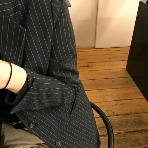 女生头像照片真人露脸穿衣