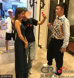 郑恺女友深v礼服秀排骨胸与粉丝求合影来者不拒