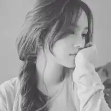黑白壁纸女侧身微信头像图片大全