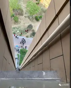 痛心济南一小女孩十楼坠楼身亡今年9月将满12周岁