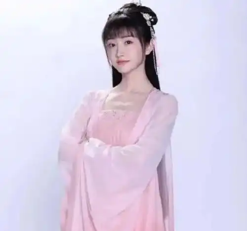 二字被强迫整容耽改男星翻车杨紫甘愿做配换头拉圆脸挡枪离婚女星报价600w吴克羣一心向豪门