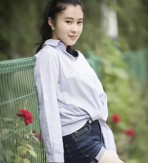 黄圣依18岁继女晒百万豪车车钥匙,被嘲变相炫富,这也遗传