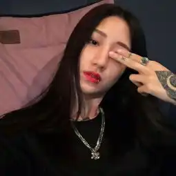 这城市的风总是很大,孤独的人总是晚回家霸气抽烟的社会大姐女生头像