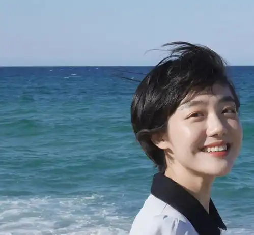 韩版小美好女主不及沈月美清新原生脸甜美耐看,穿着时髦魅力大