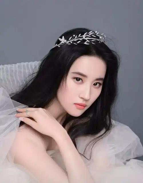 神仙姐姐的颜值和身材一直那么出众
