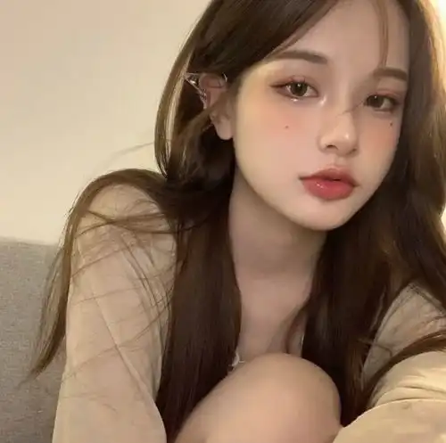 优质头像女生纯欲黄灿灿