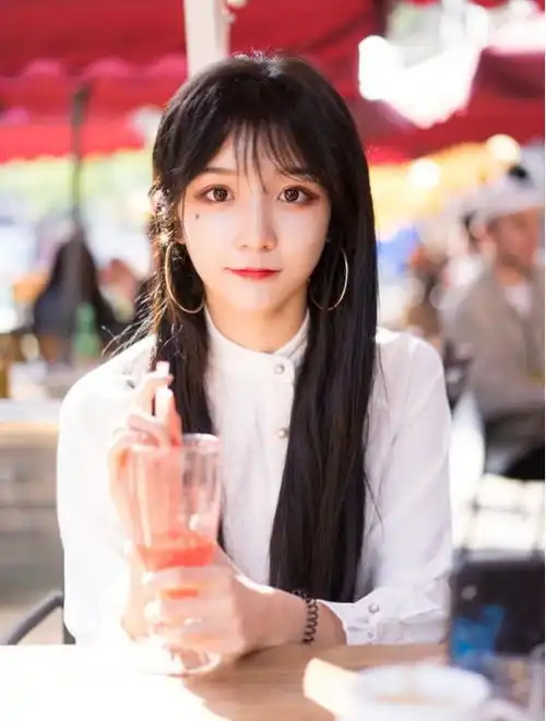 女装大佬艾比已经过时,看到他之后,才明白什么是盛世美颜