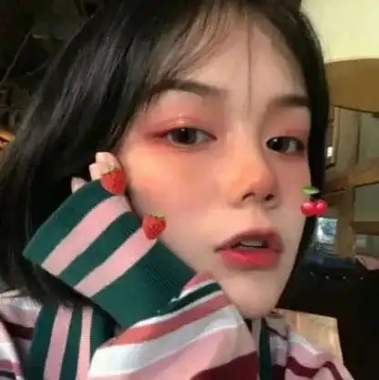 鼻子上挤出白色条状物学会这3招,轻松摆脱草莓鼻呦
