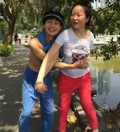 邓建国小女友怀孕七个月女方大肚照曝光组图