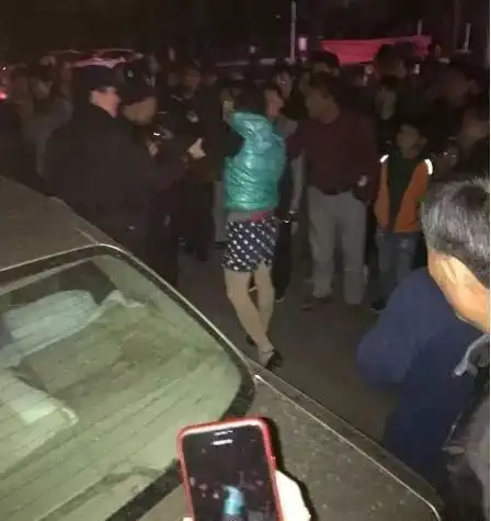 山东又见猥亵男穿短裙高跟鞋扮女装,路边猥亵殴打小姑娘警方通报