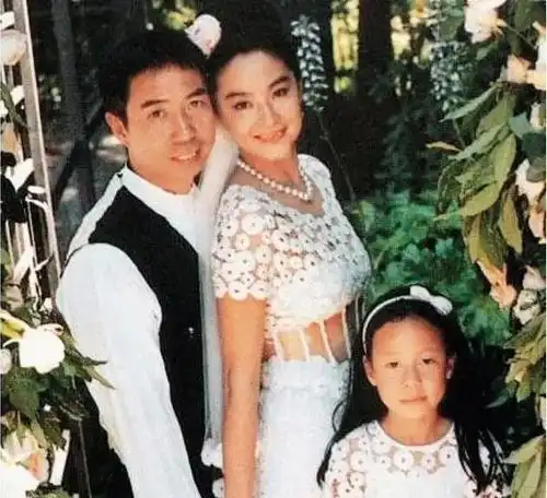 美女明星的丑小孩,有人怀疑抱错,有人公开请求网友不要嫌弃