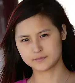 练习一个女孩的通道去痘痘