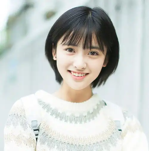 本以为沈月只适合短发,看到她的长发造型仙气飘飘,我恋爱了