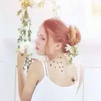 欧美女生吹泡泡糖头像图片微信头像图片大全