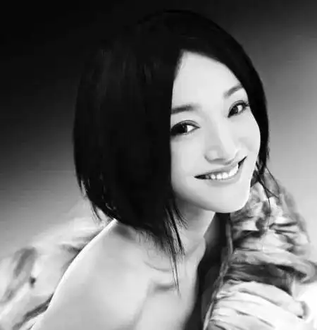 余杭一女子偷包后大摇大摆背着上班,被发现后还主动报警