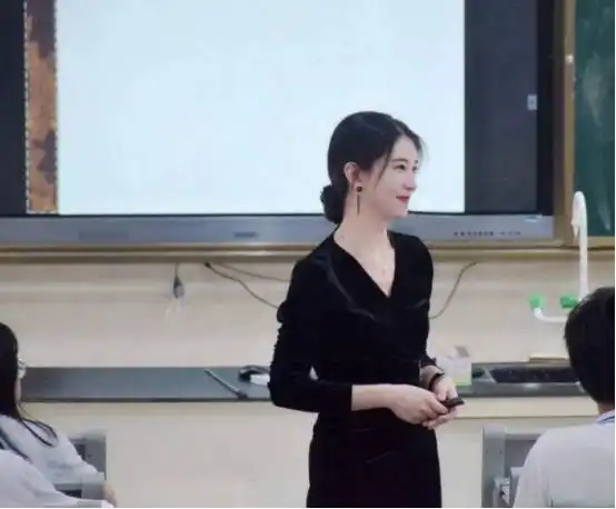 为什么英语老师大多漂亮多金深受同学们的喜爱,原因很现实