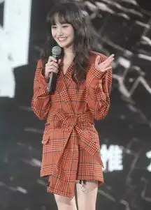 郑爽现身活动被拍,关掉美颜后的腿简直了我p图都不敢这么p