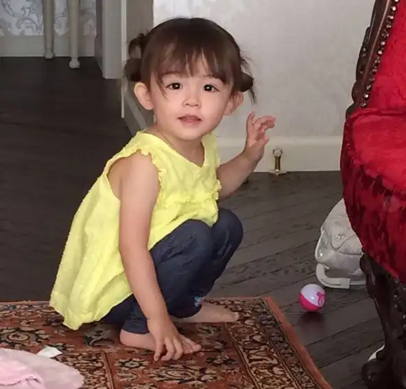 日推疯传超萌混血女娃mary酱,可爱到魂都要被勾走啦