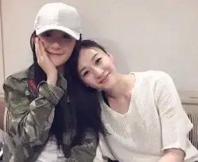 李小冉去看望谢娜,两人合照亲密,不和谣言不攻自破