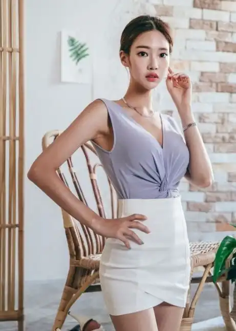 穿紧身裙的时尚女孩,身材颜值俱佳,真迷人