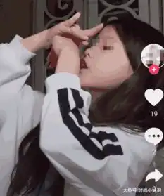 抖音毁人无数,9岁小女孩加了30多个群,镜头前浓妆艳抹扭来扭曲