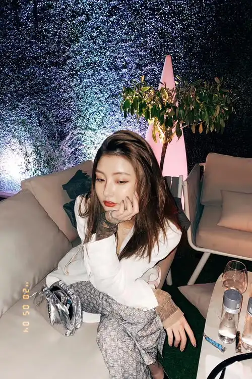 王思聪新女友亮相,前任豆得儿开抖音玩vlog颜值依然能打