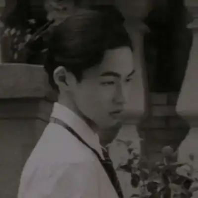 纯欲风女生侧脸头像许嵩