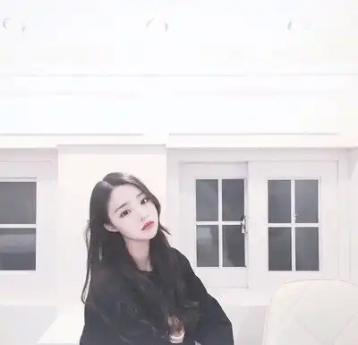 那个害怕照镜子的姑娘