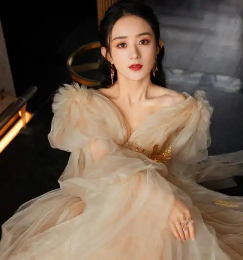 汪峰官宣演出,赵丽颖冯绍峰官宣离婚原来汪峰一直在吃瓜前线