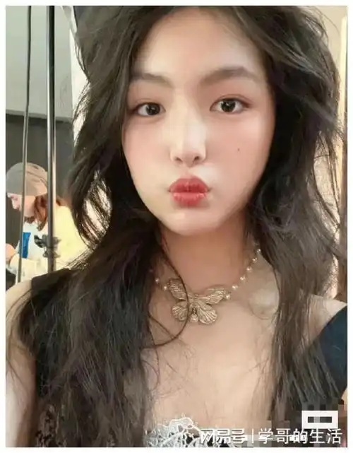 太强了李湘命令汪苏泷和王诗龄合影,网友辣评湖南的湘太