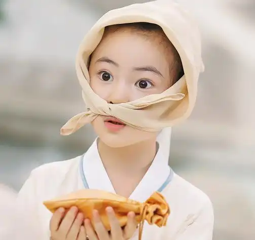 有种整容是枕上书阿离穿女装,瓜子脸大眼睛被赞最美童星