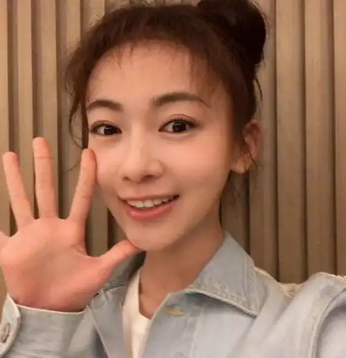 本以为圈内吴谨言的脸最小,没想到他的脸更小老天爷赏饭吃