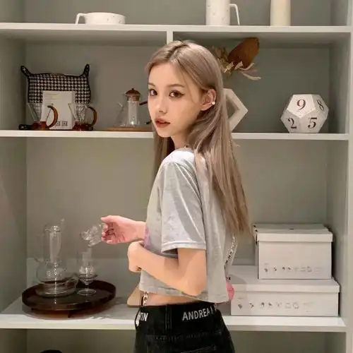 大气不失优雅的女生头像